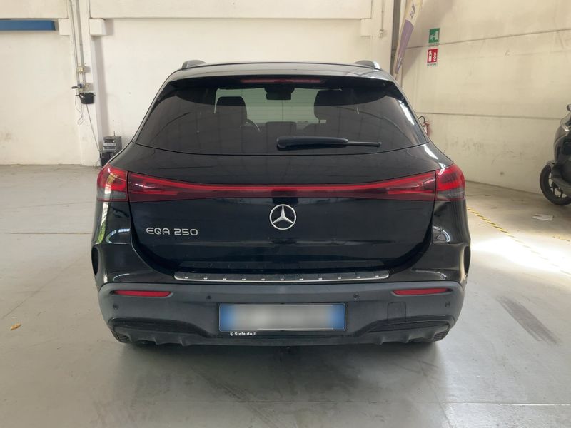Mercedes-Benz EQA 250 AMG Line — zdjęcie 5