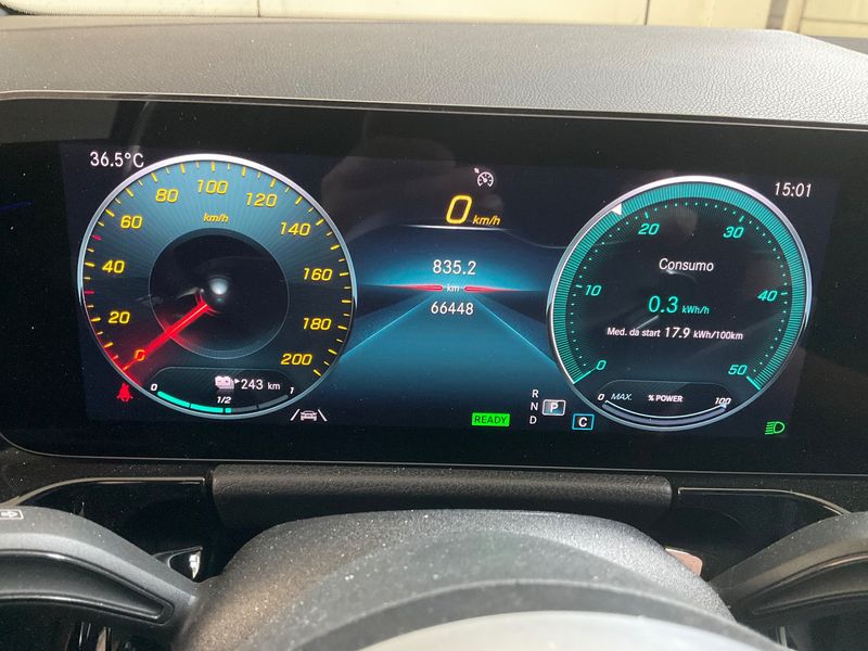 Mercedes-Benz EQA 250 AMG Line — zdjęcie 13