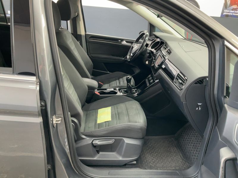 Volkswagen Touran 2.0 TDI Highline BlueMotion Tech 2016 – снимка 17