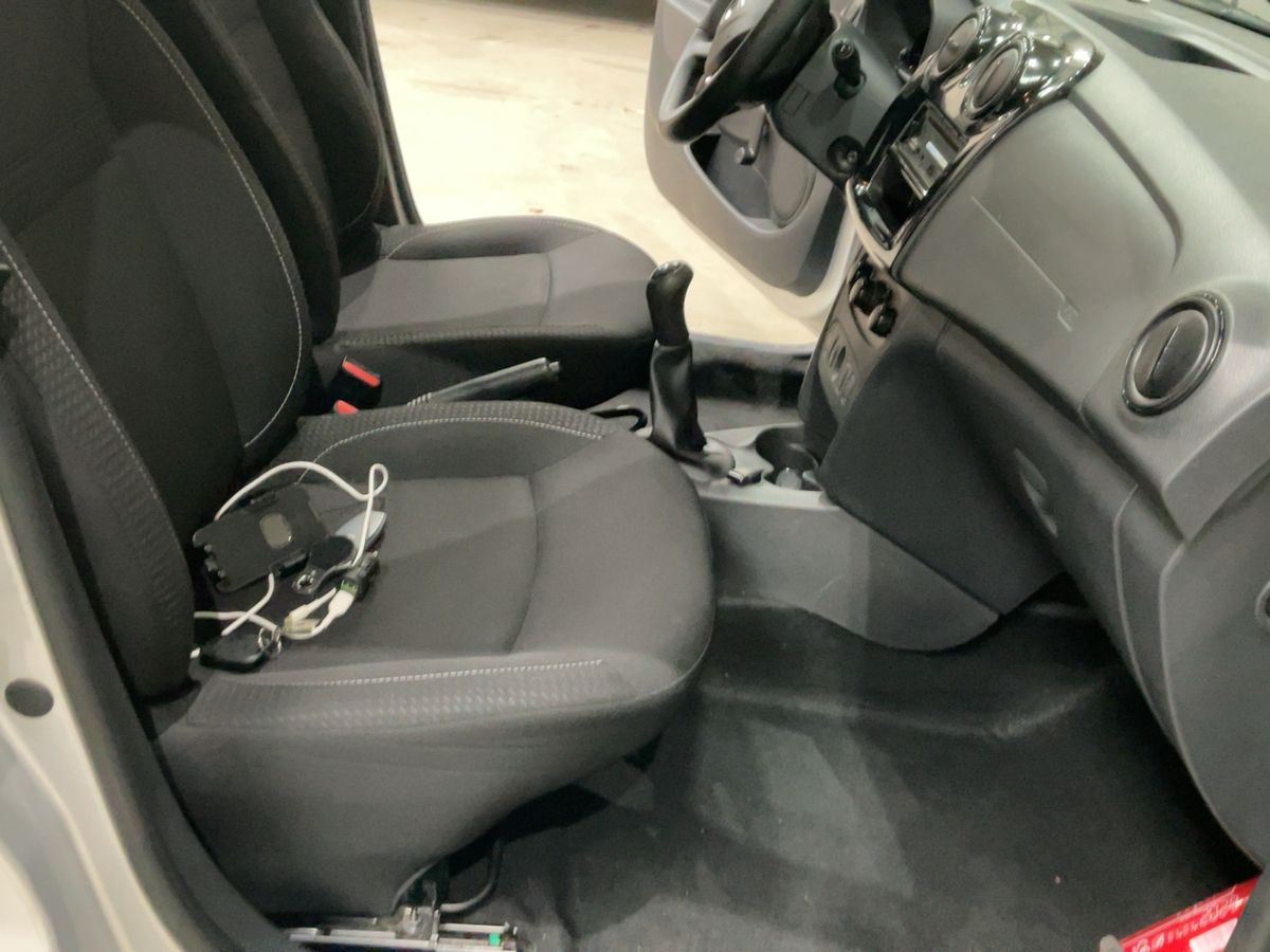 Dacia Logan 2018 — photo 17