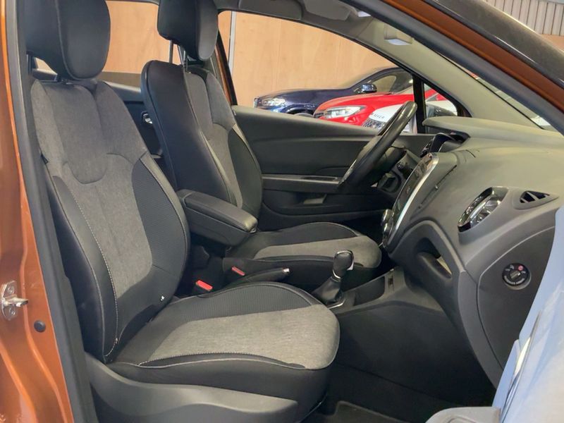 Renault Captur 1.5 dCi Intens 2019 – снимка 16