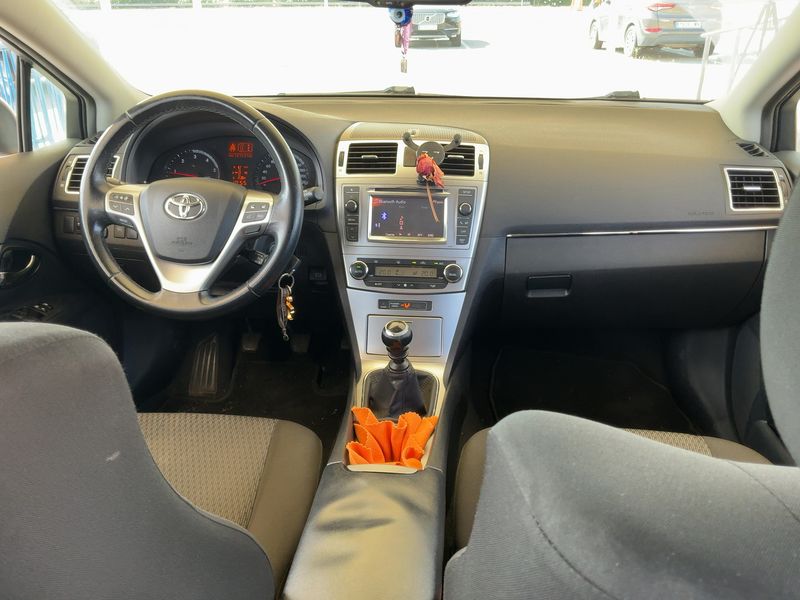 Toyota Avensis 2.0 D-4D Advance — zdjęcie 12