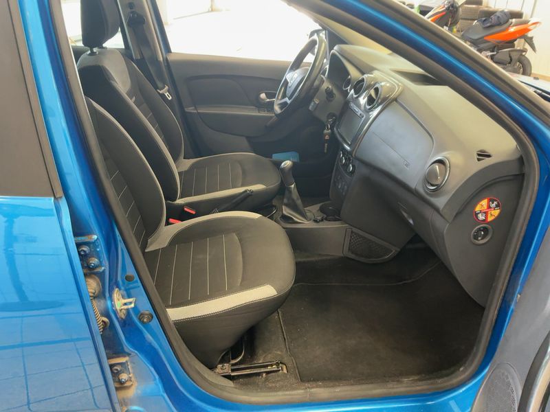 Dacia Logan MCV 1.5 dCi Stepway — zdjęcie 11