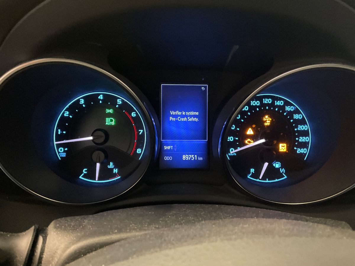 Toyota Auris 2018 — photo 19