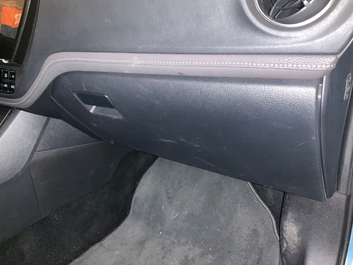 Toyota Auris 2018 — photo 46