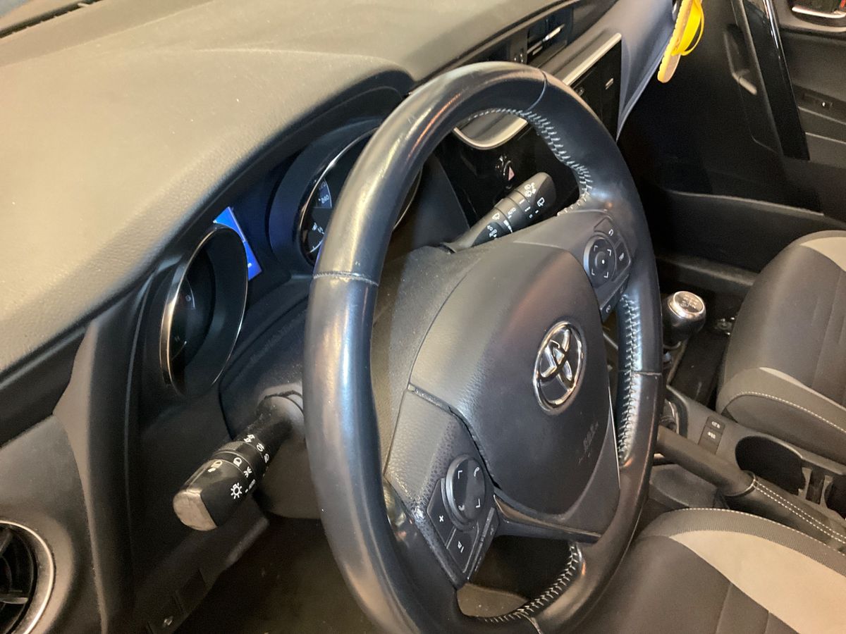 Toyota Auris 2018 — photo 47