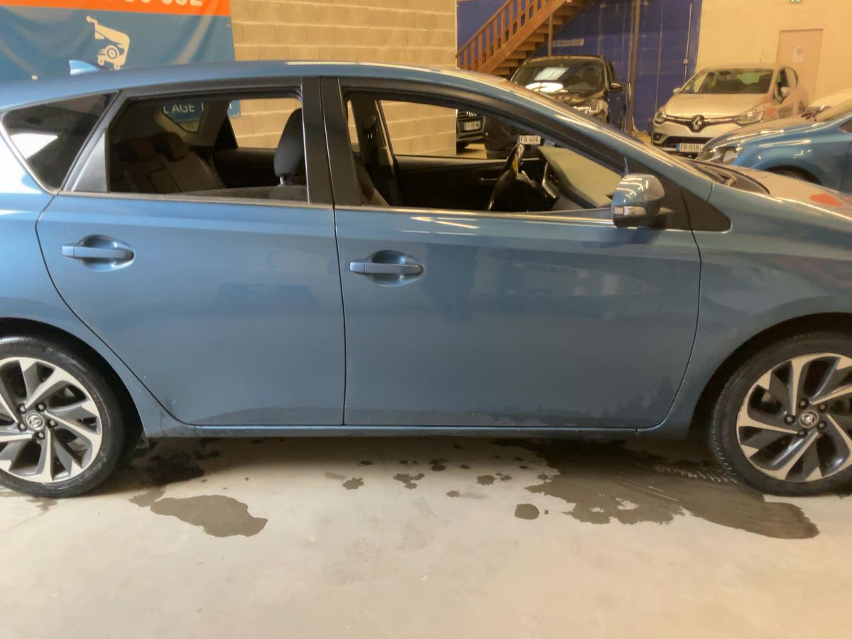 Toyota Auris 2018 — photo 11