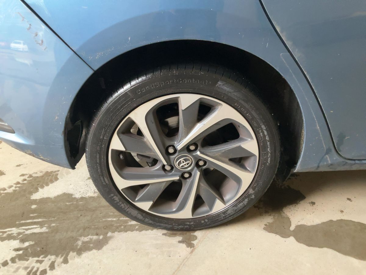Toyota Auris 2018 — photo 10