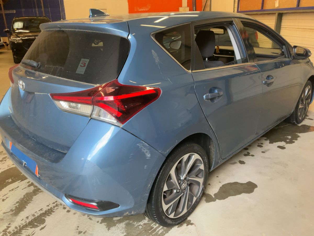 Toyota Auris 2018 — photo 9