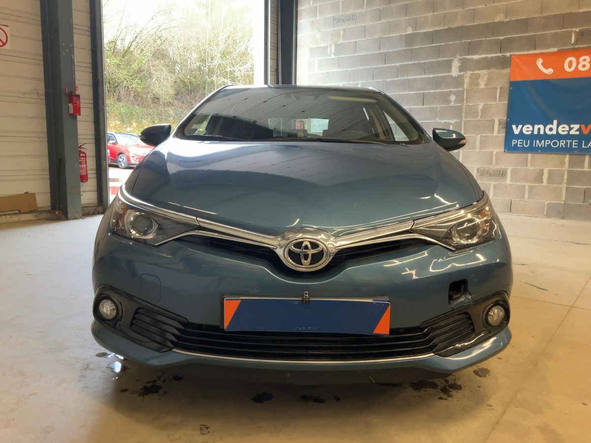 Toyota Auris 2018 — photo 15