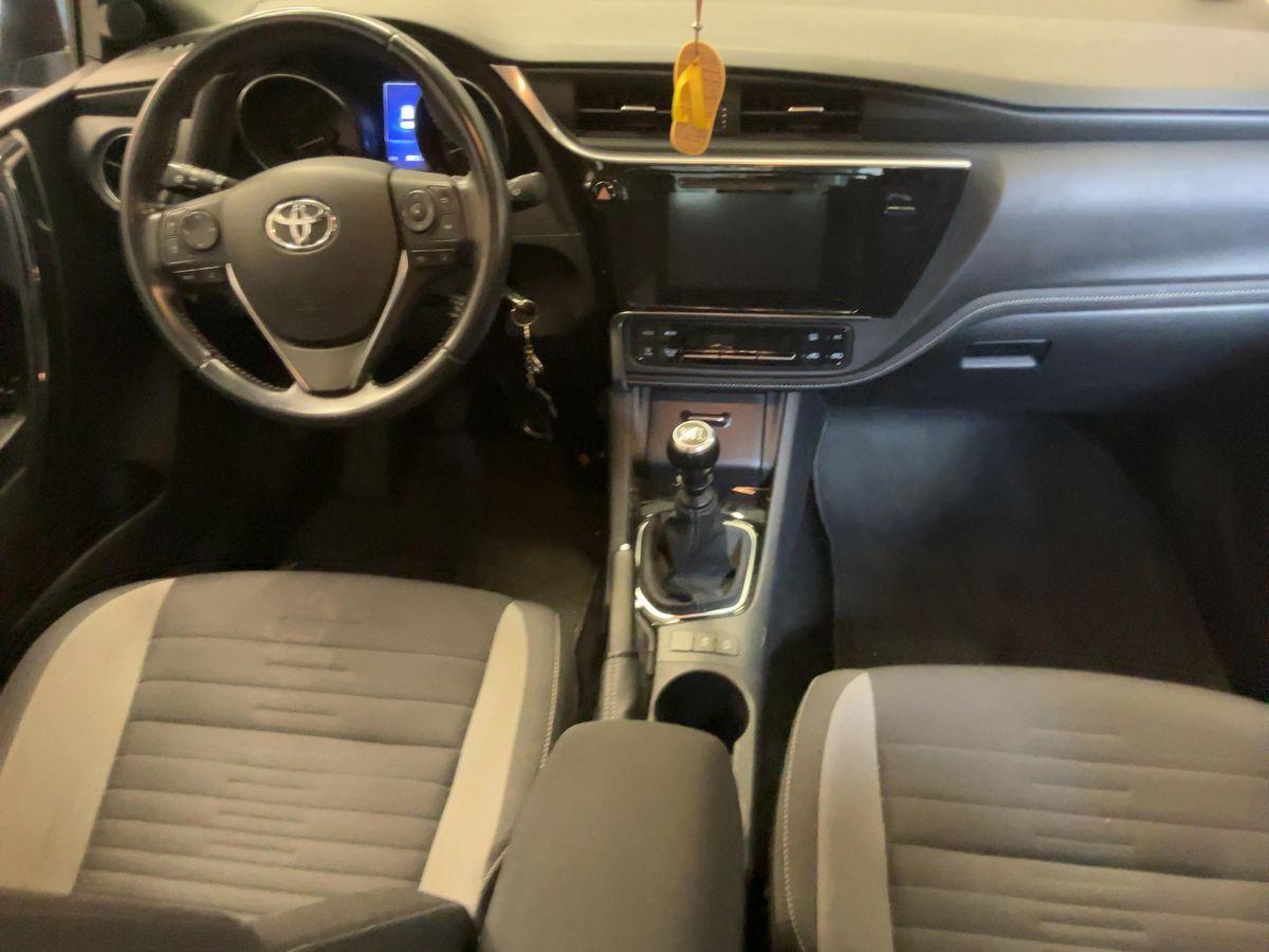 Toyota Auris 2018 — photo 18