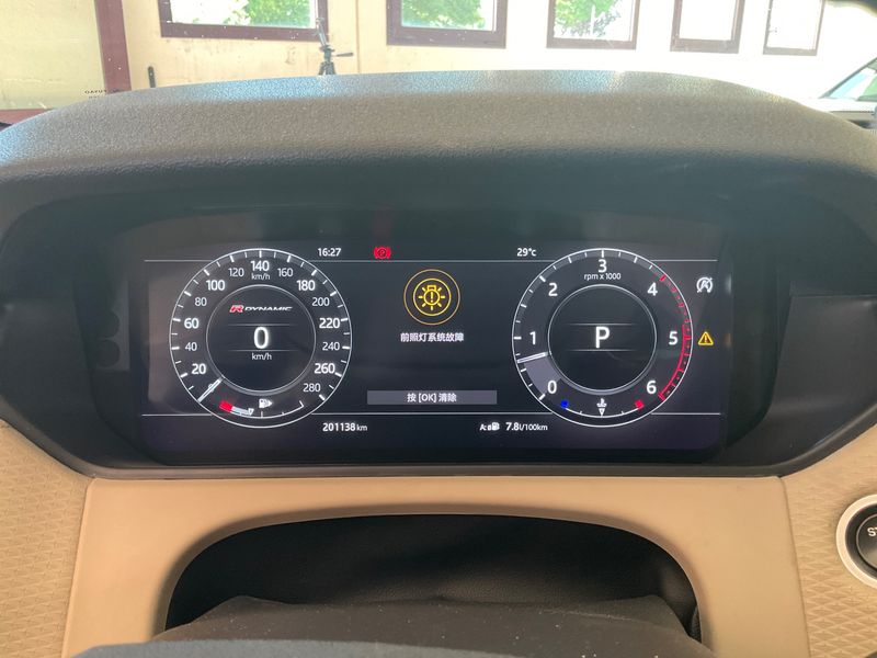 Land Rover Range Rover Velar 3.0 V6 Diesel R-Dynamic — zdjęcie 13