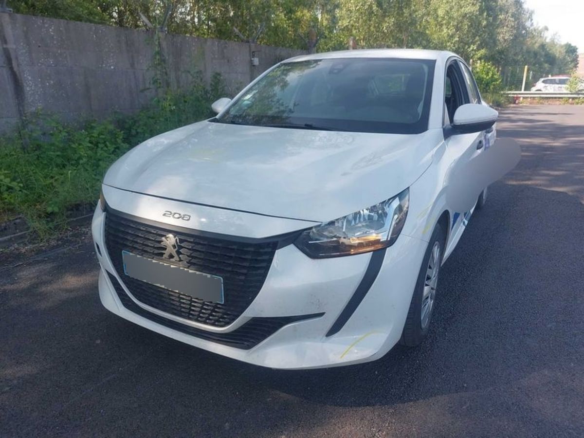 Peugeot 208 2021 — photo 1