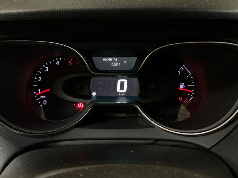 Renault Captur 1.5 dCi Energy Zen — zdjęcie 13