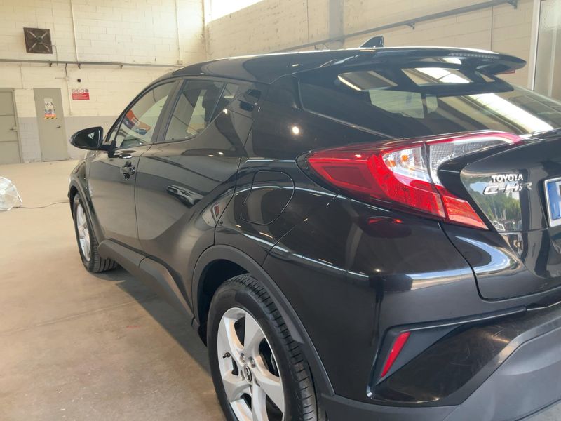 Toyota C-HR 1.8 Hybrid Active — zdjęcie 3