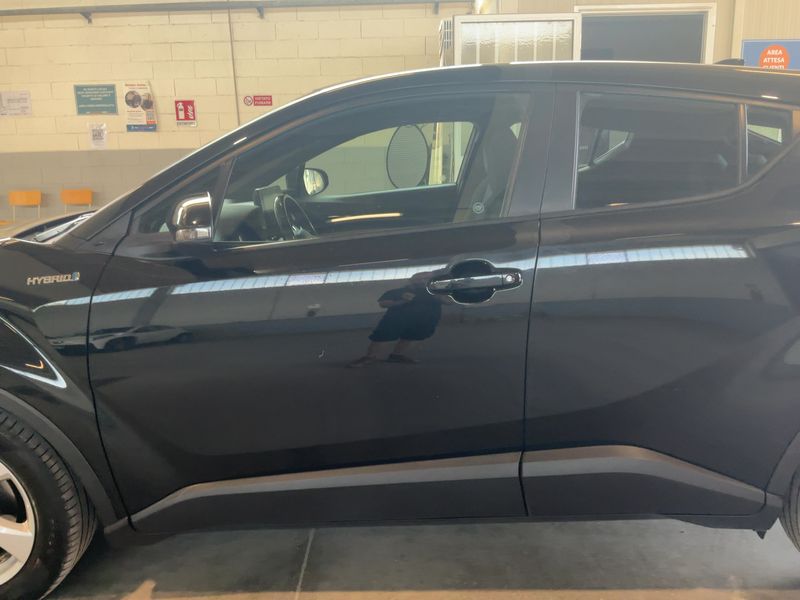 Toyota C-HR 1.8 Hybrid Active — zdjęcie 4