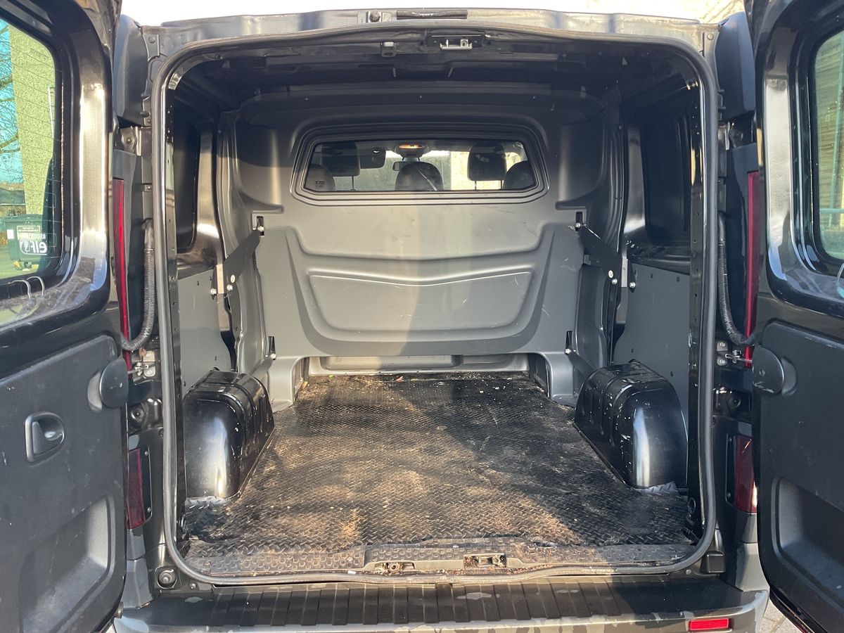 Renault Trafic 2019 — photo 16