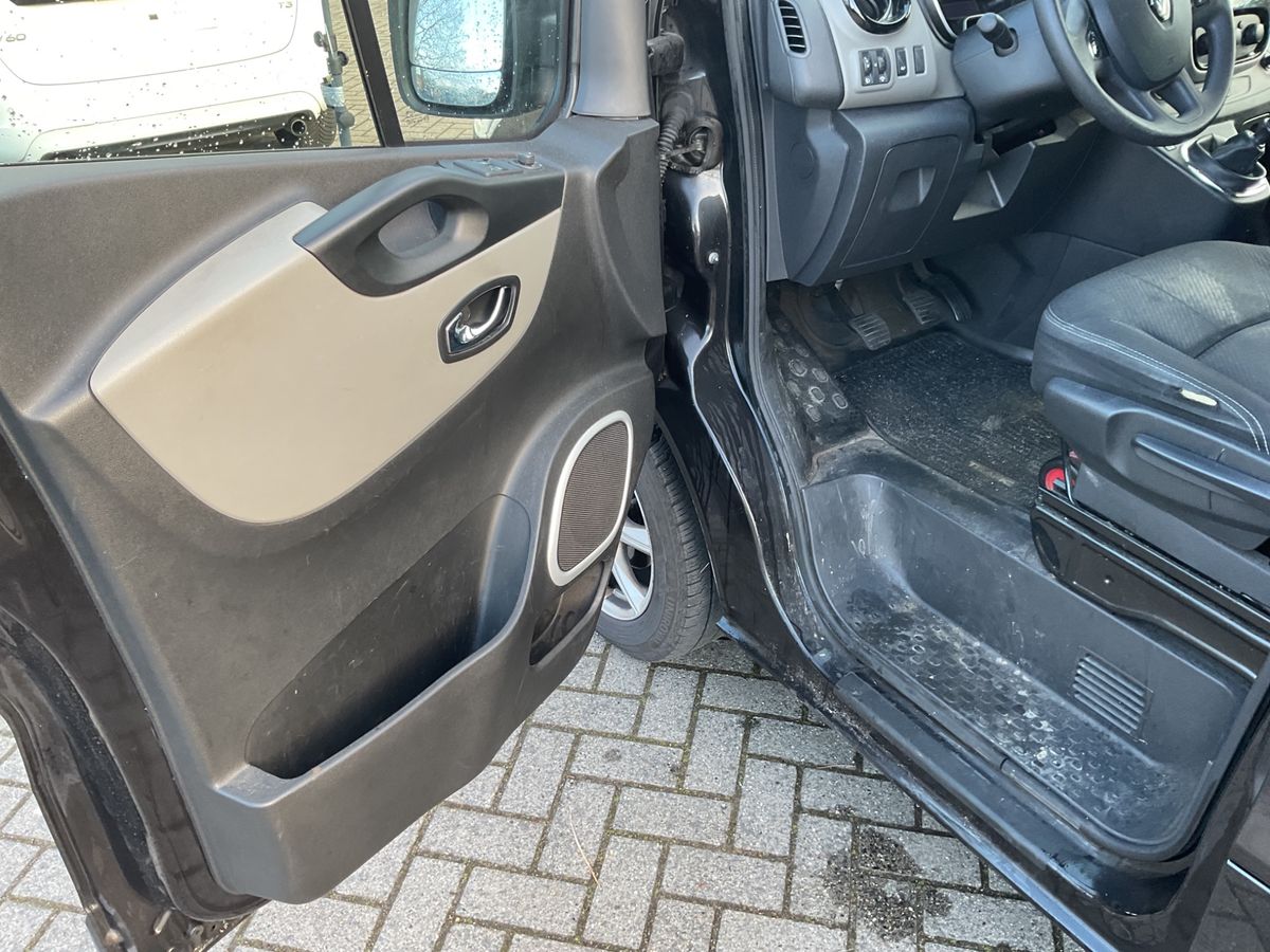 Renault Trafic 2019 — photo 33