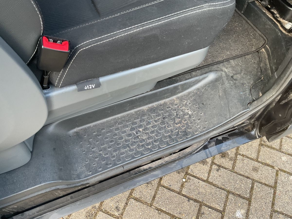 Renault Trafic 2019 — photo 36