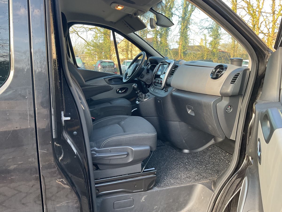 Renault Trafic 2019 — photo 17
