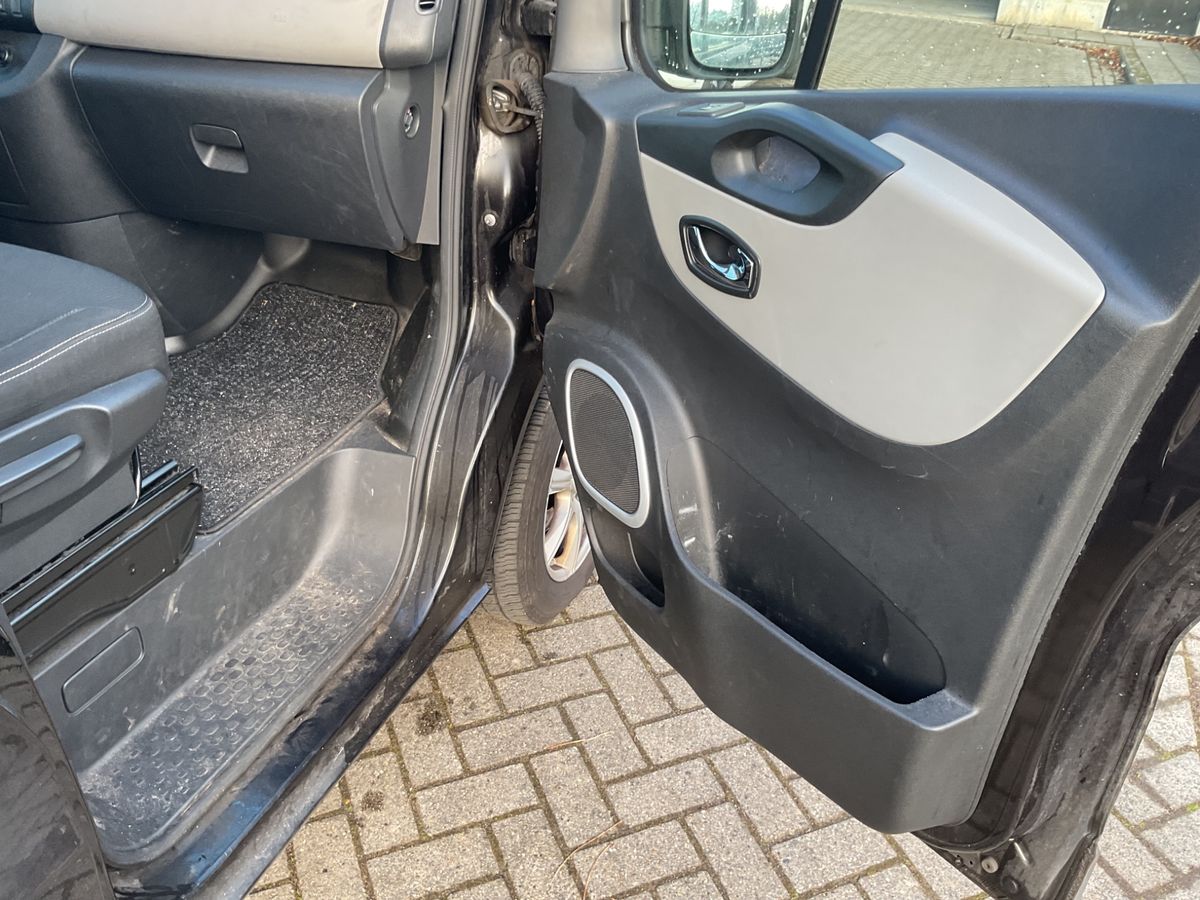 Renault Trafic 2019 — photo 37