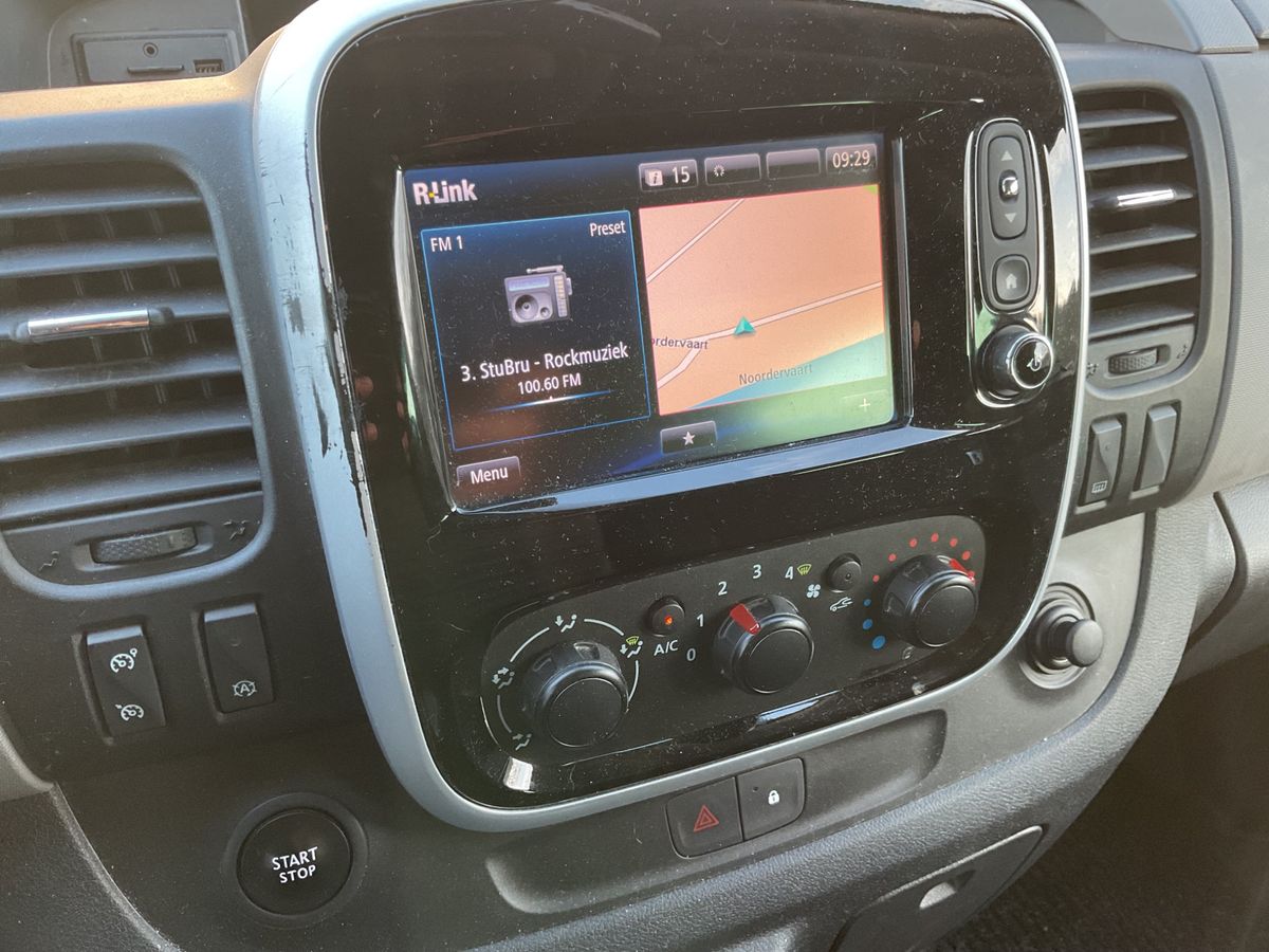 Renault Trafic 2019 — photo 23