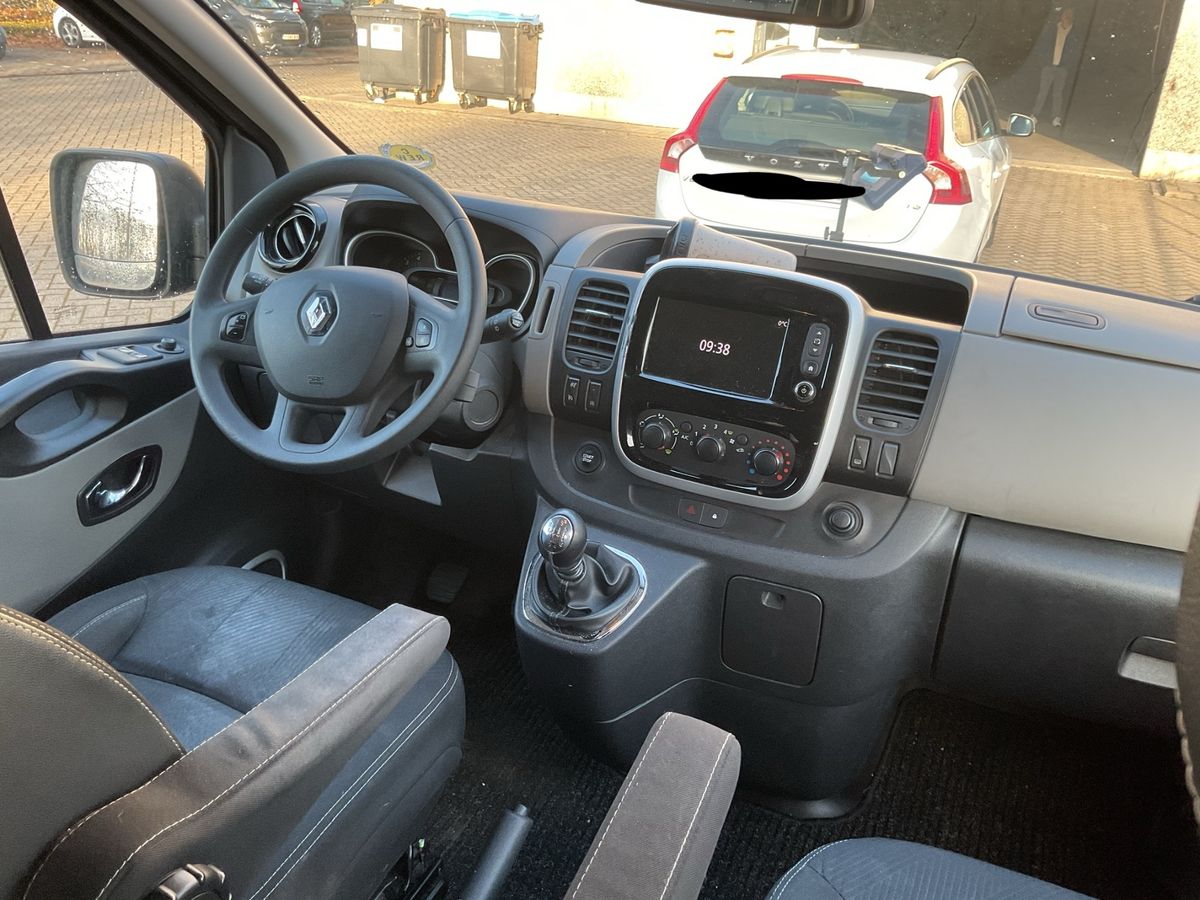 Renault Trafic 2019 — photo 18