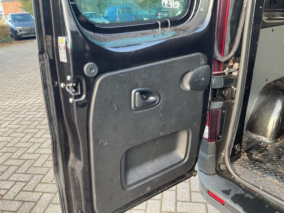 Renault Trafic 2019 — photo 43