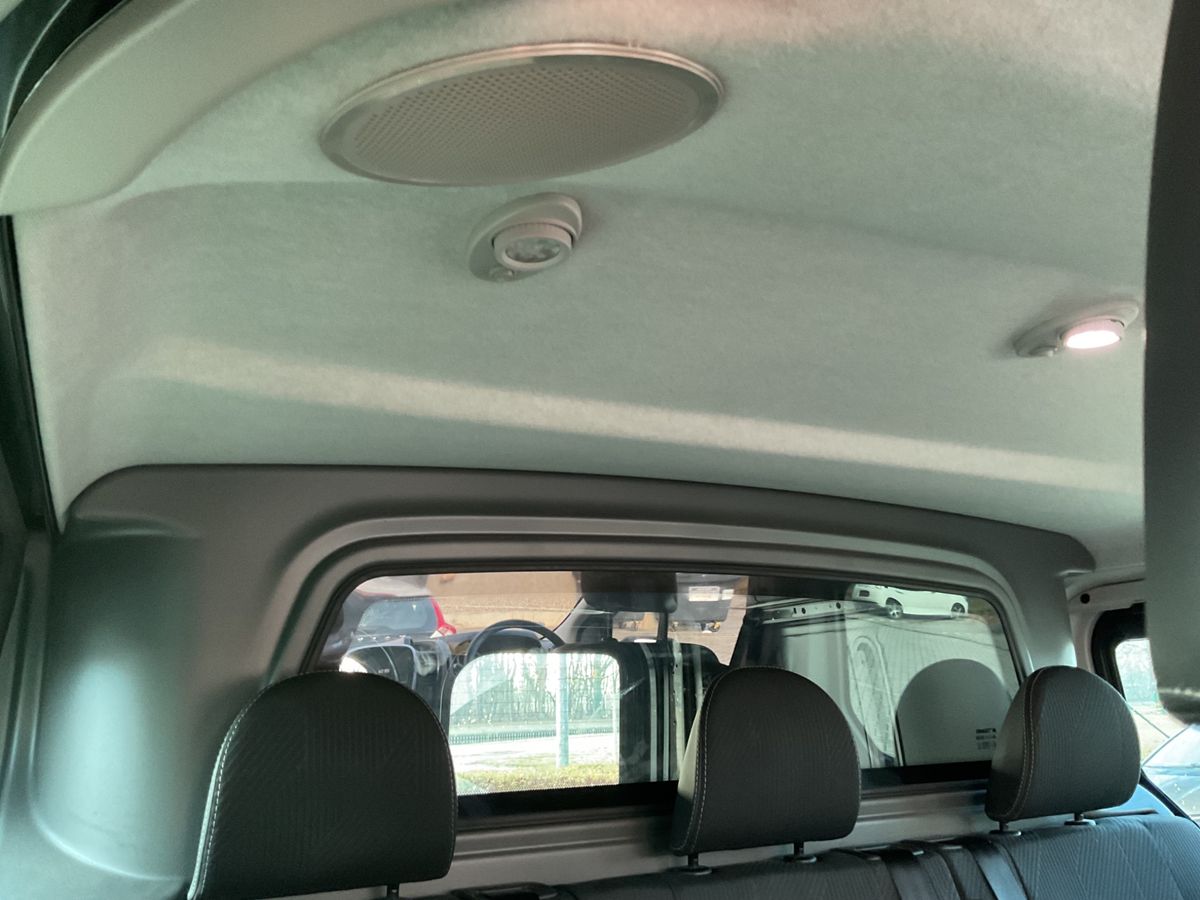 Renault Trafic 2019 — photo 30