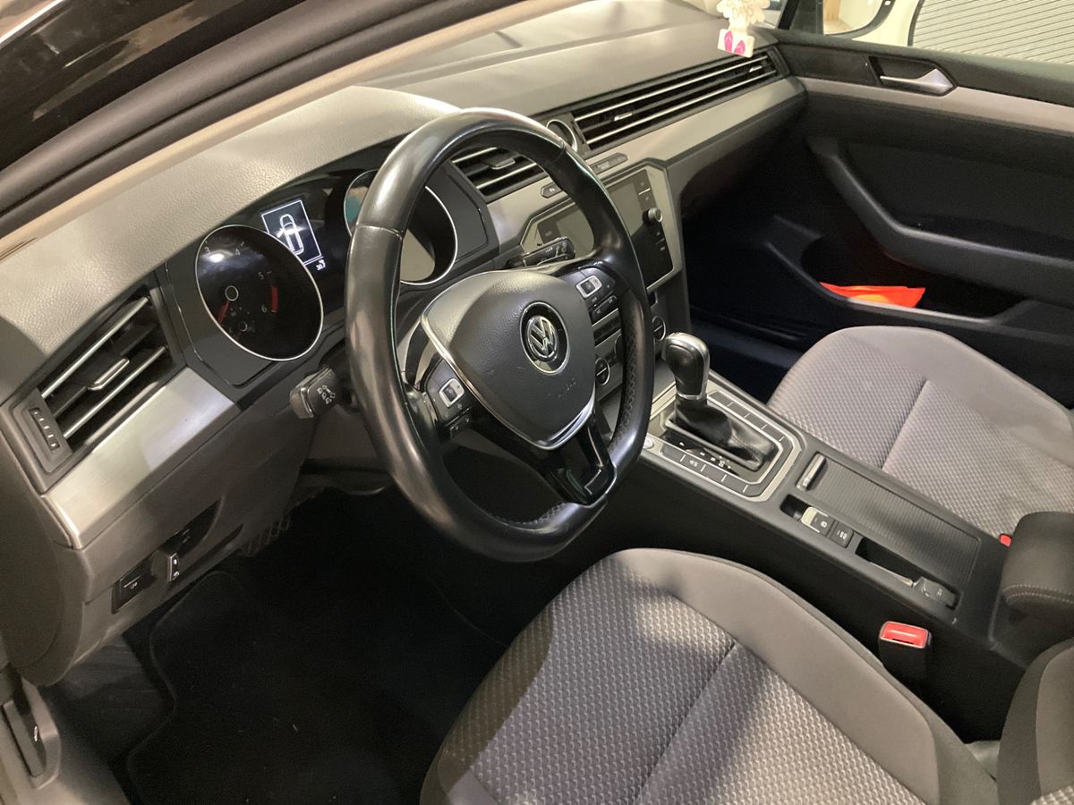 Volkswagen Passat 2019 — photo 42
