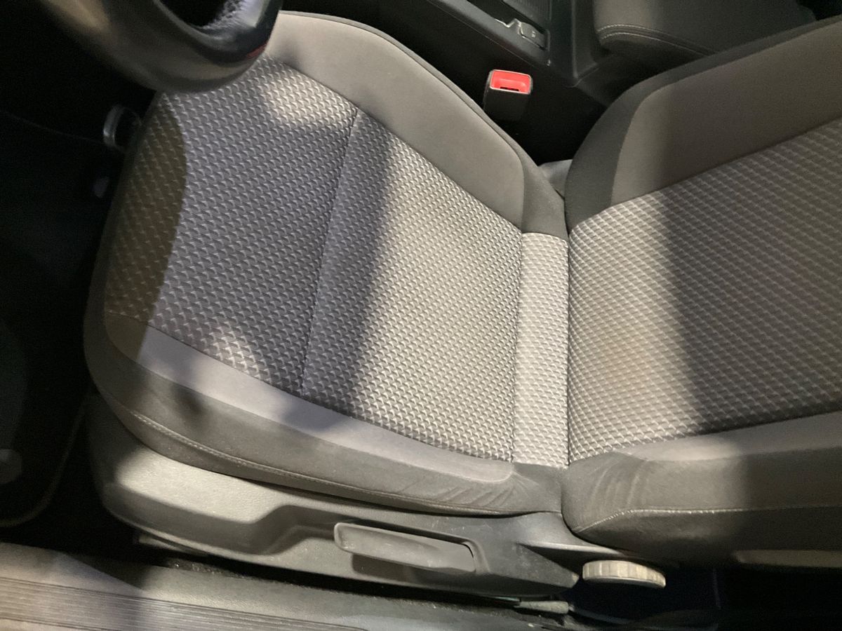 Volkswagen Passat 2019 — photo 48