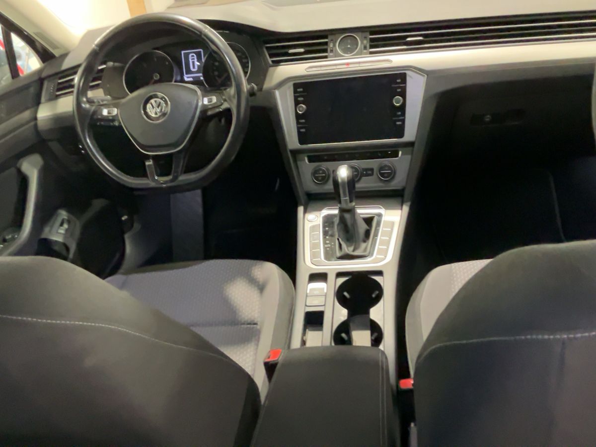 Volkswagen Passat 2019 — photo 18