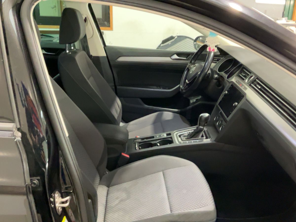 Volkswagen Passat 2019 — photo 17