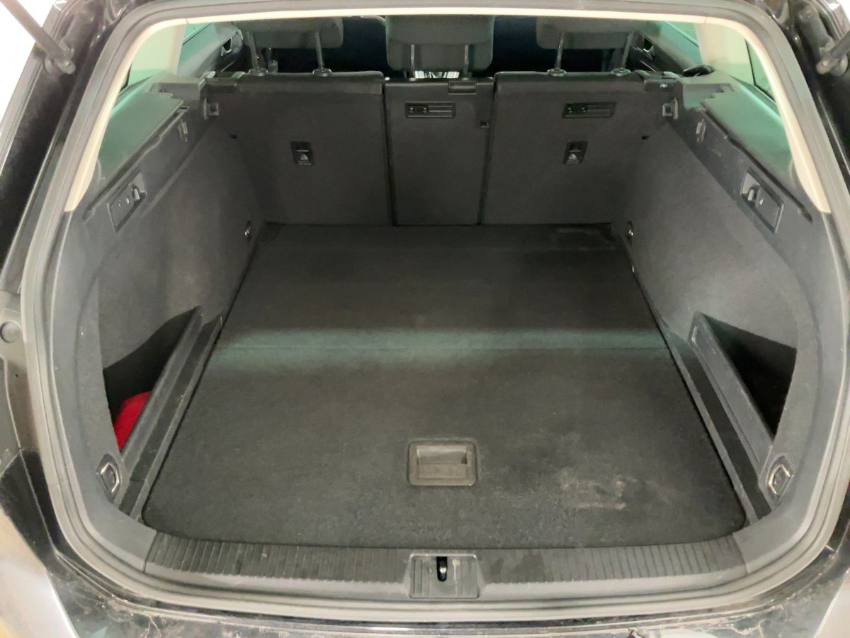 Volkswagen Passat 2019 — photo 16