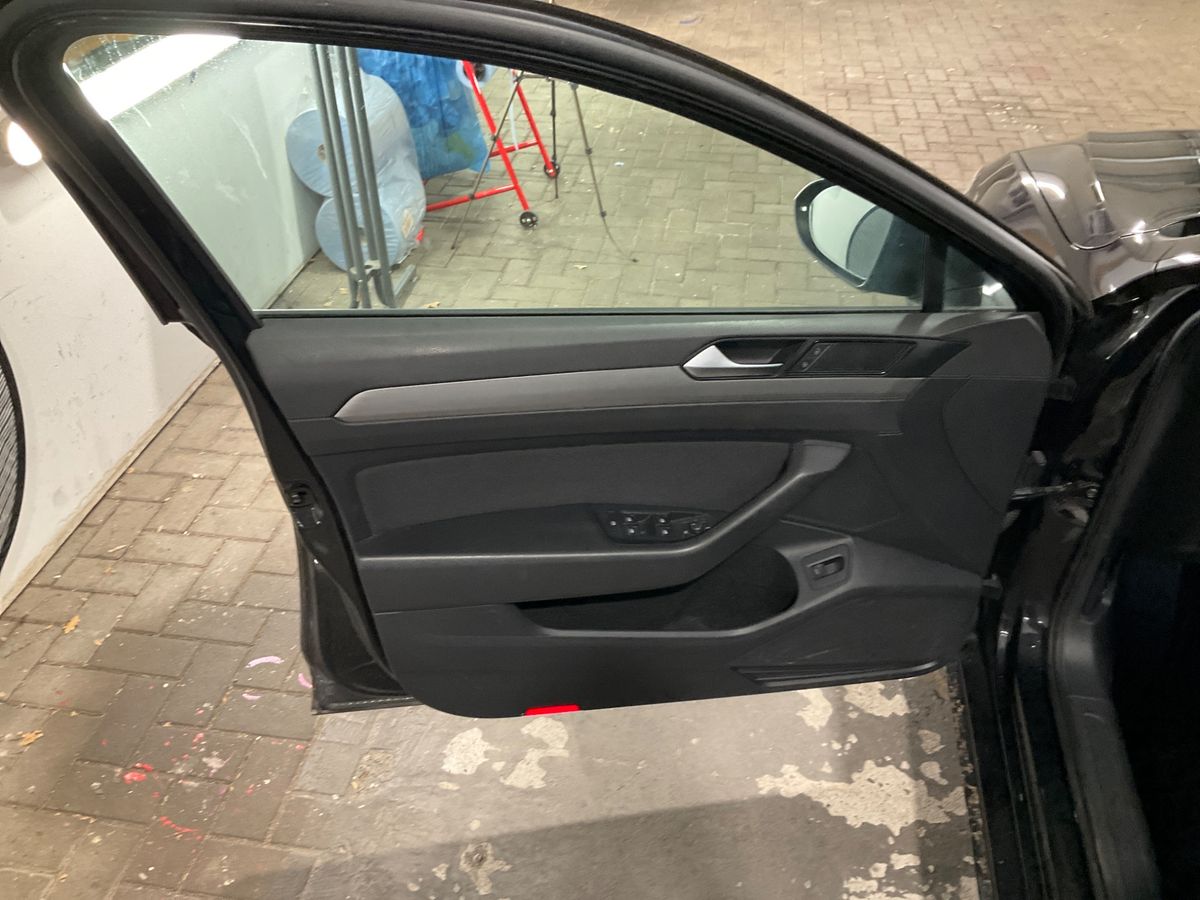 Volkswagen Passat 2019 — photo 40