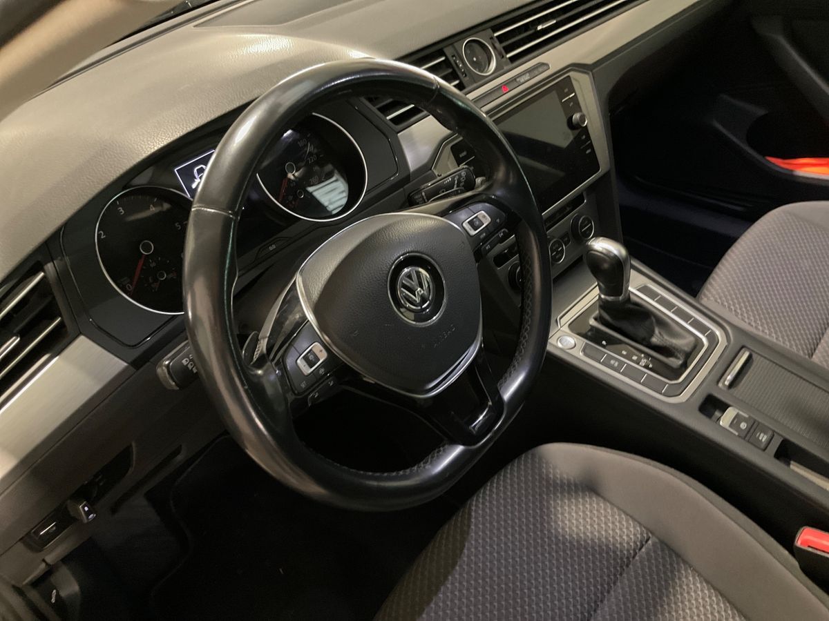Volkswagen Passat 2019 — photo 43