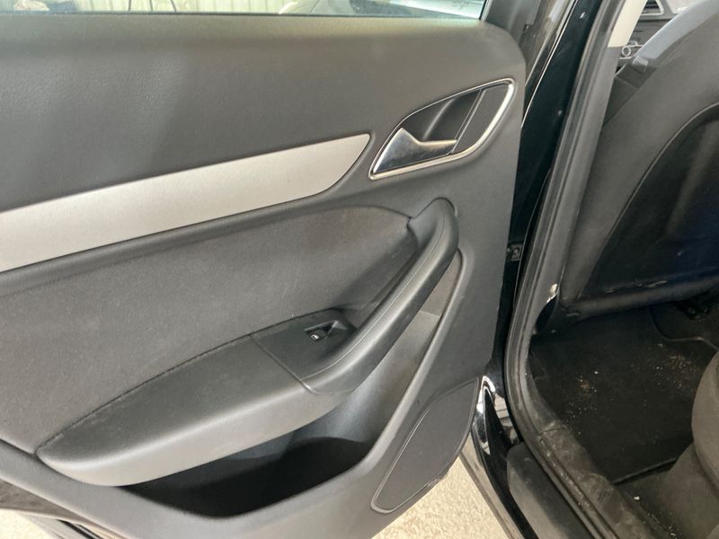 Audi Q3 2.0 TDI quattro 2013 – снимка 26