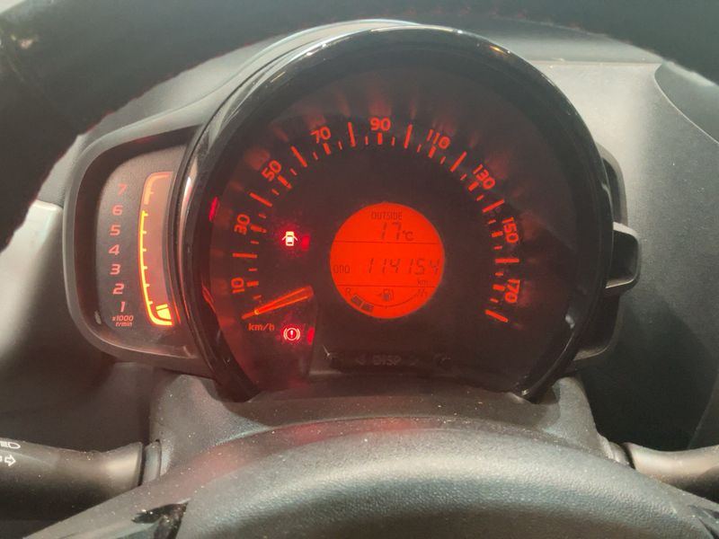 Toyota Aygo 1.0 X-Play — zdjęcie 13