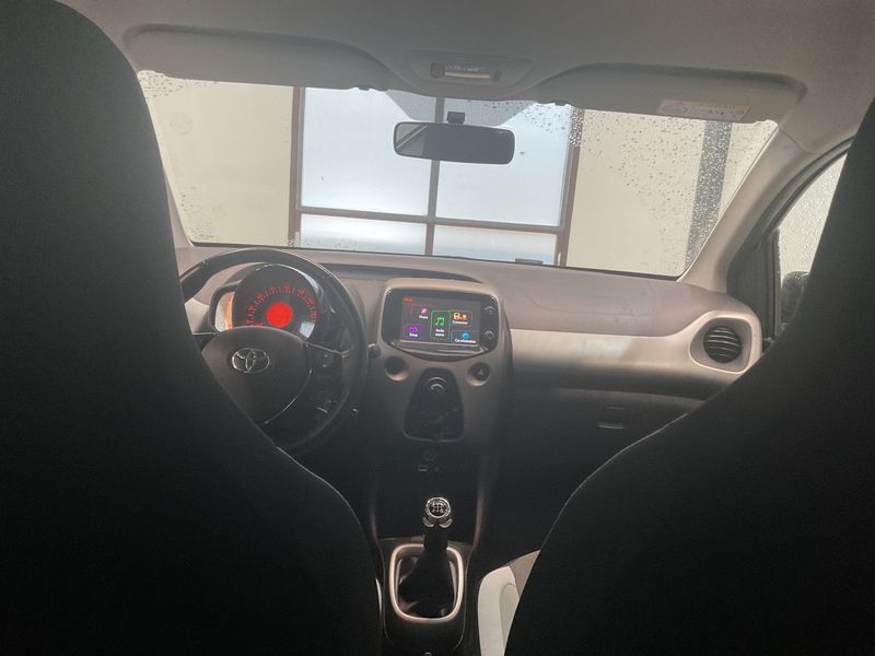 Toyota Aygo 1.0 X-Play — zdjęcie 12