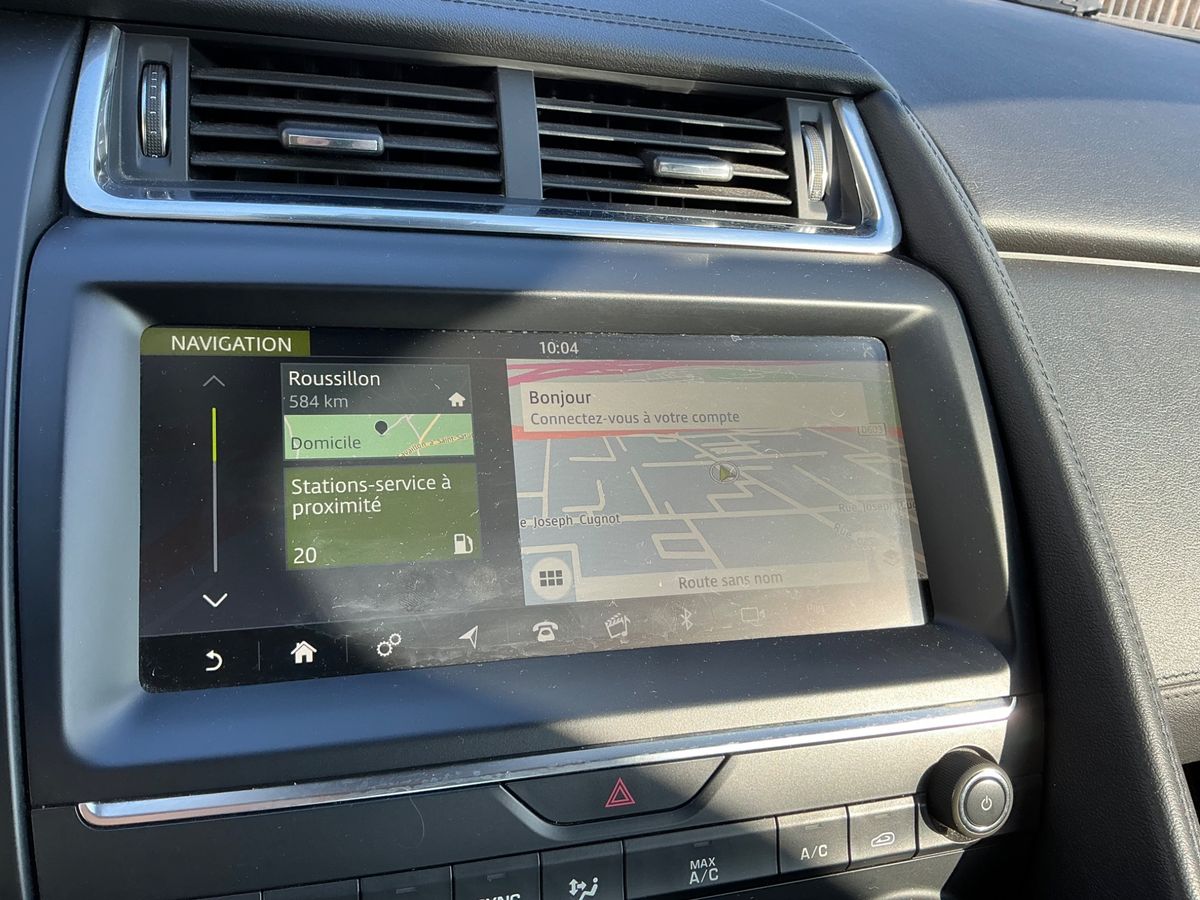 Jaguar E-Pace 2018 — photo 33