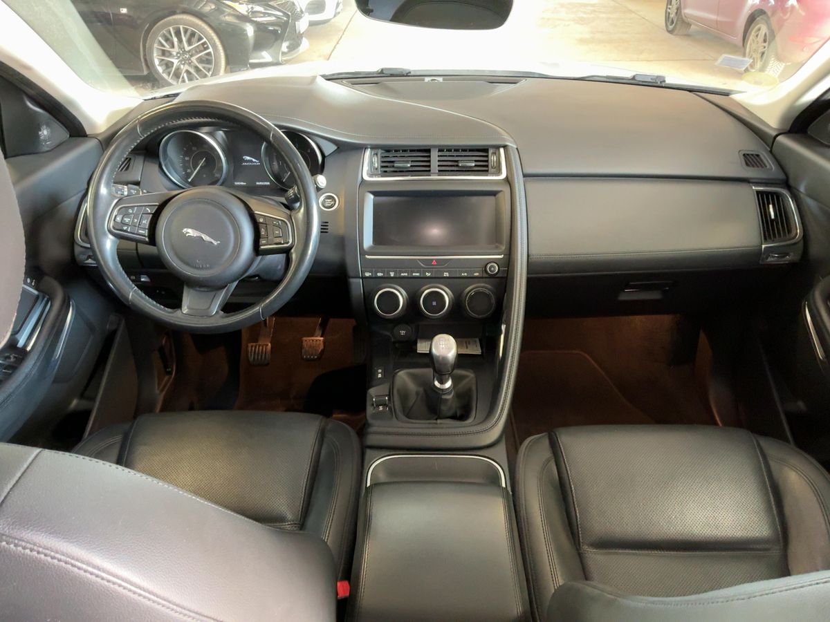 Jaguar E-Pace 2018 — photo 18