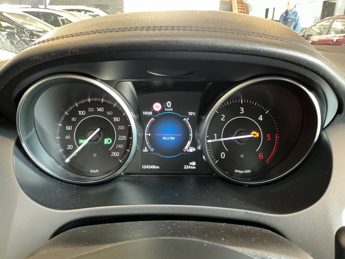 Jaguar E-Pace 2018 — photo 19