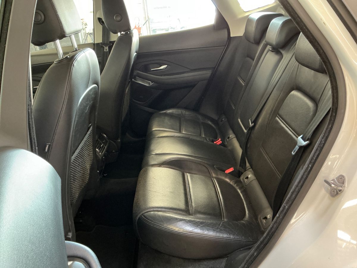 Jaguar E-Pace 2018 — photo 37
