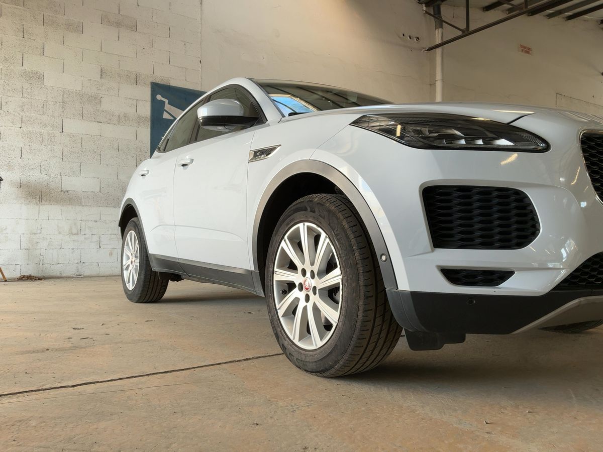 Jaguar E-Pace 2018 — photo 13
