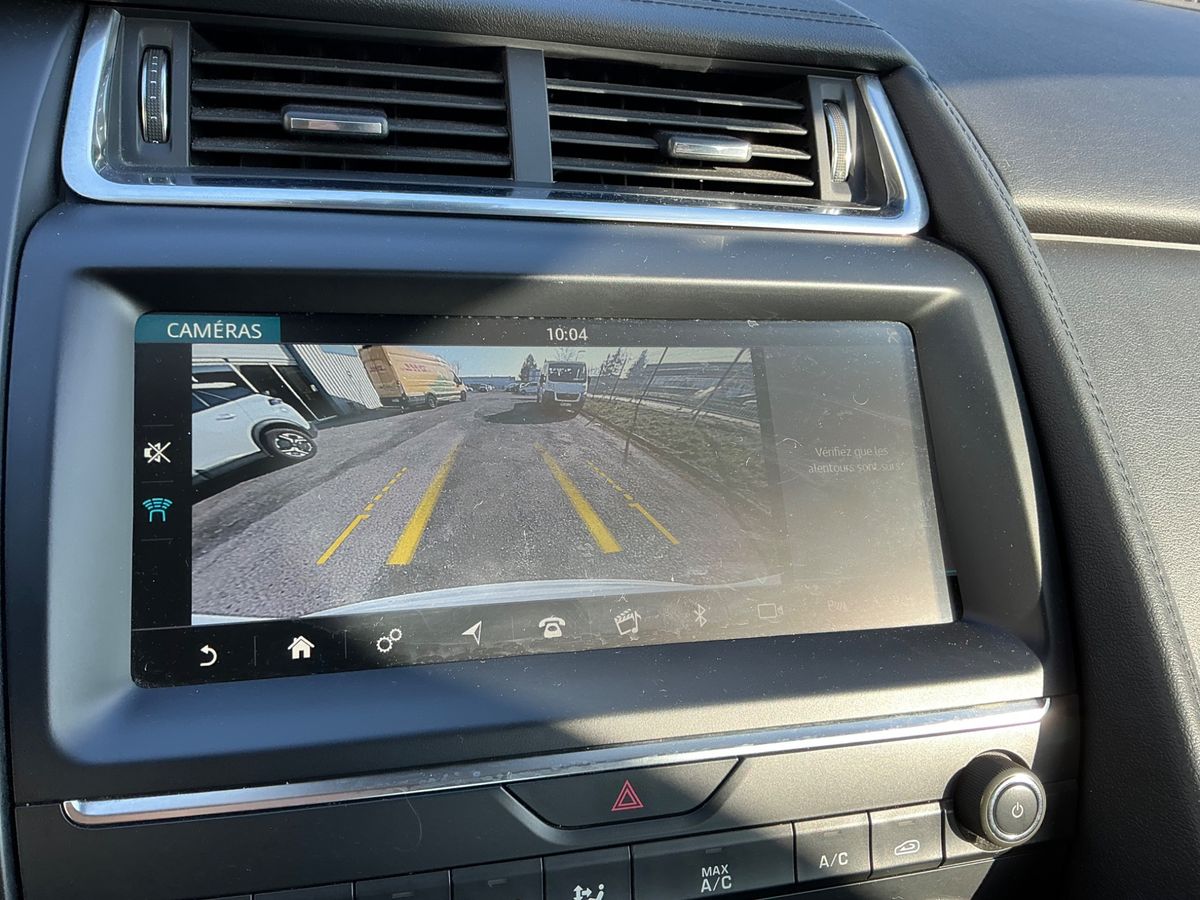 Jaguar E-Pace 2018 — photo 34
