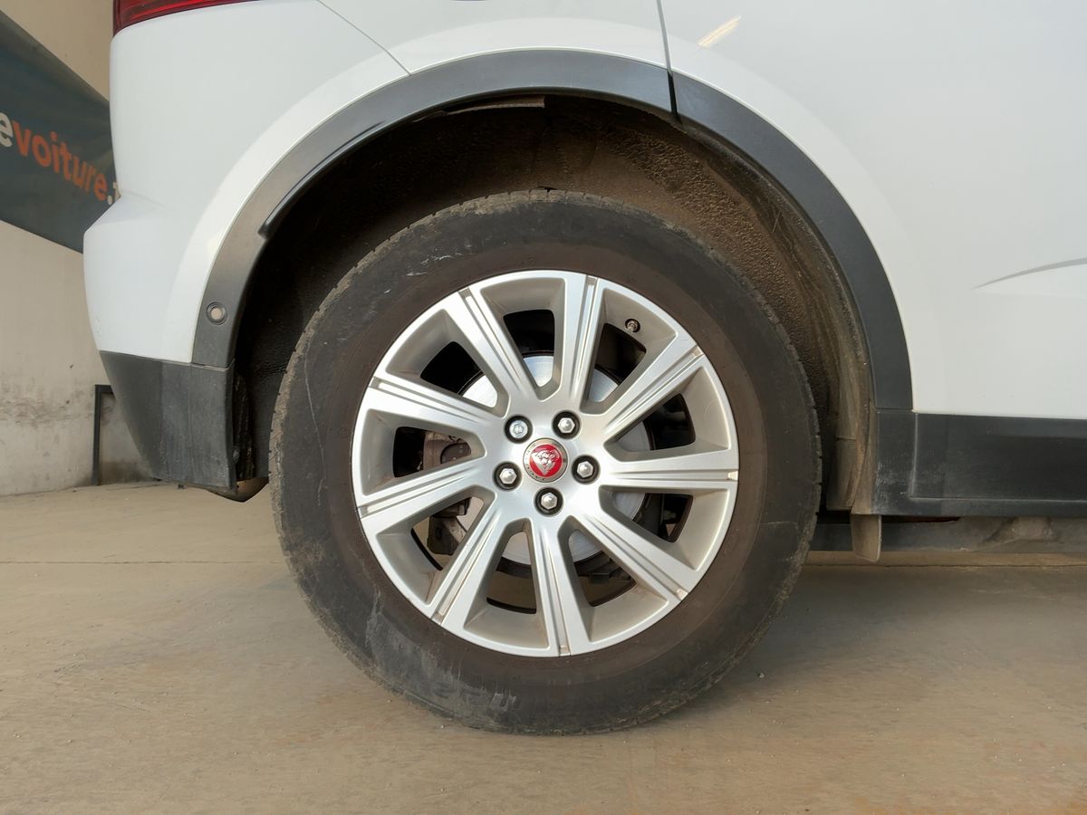 Jaguar E-Pace 2018 — photo 10