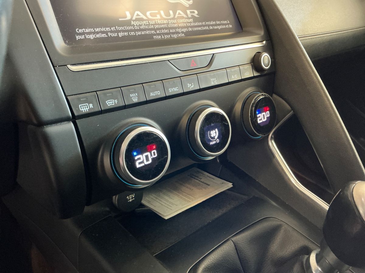 Jaguar E-Pace 2018 — photo 38