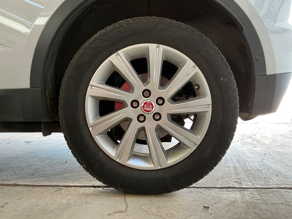 Jaguar E-Pace 2018 — photo 27