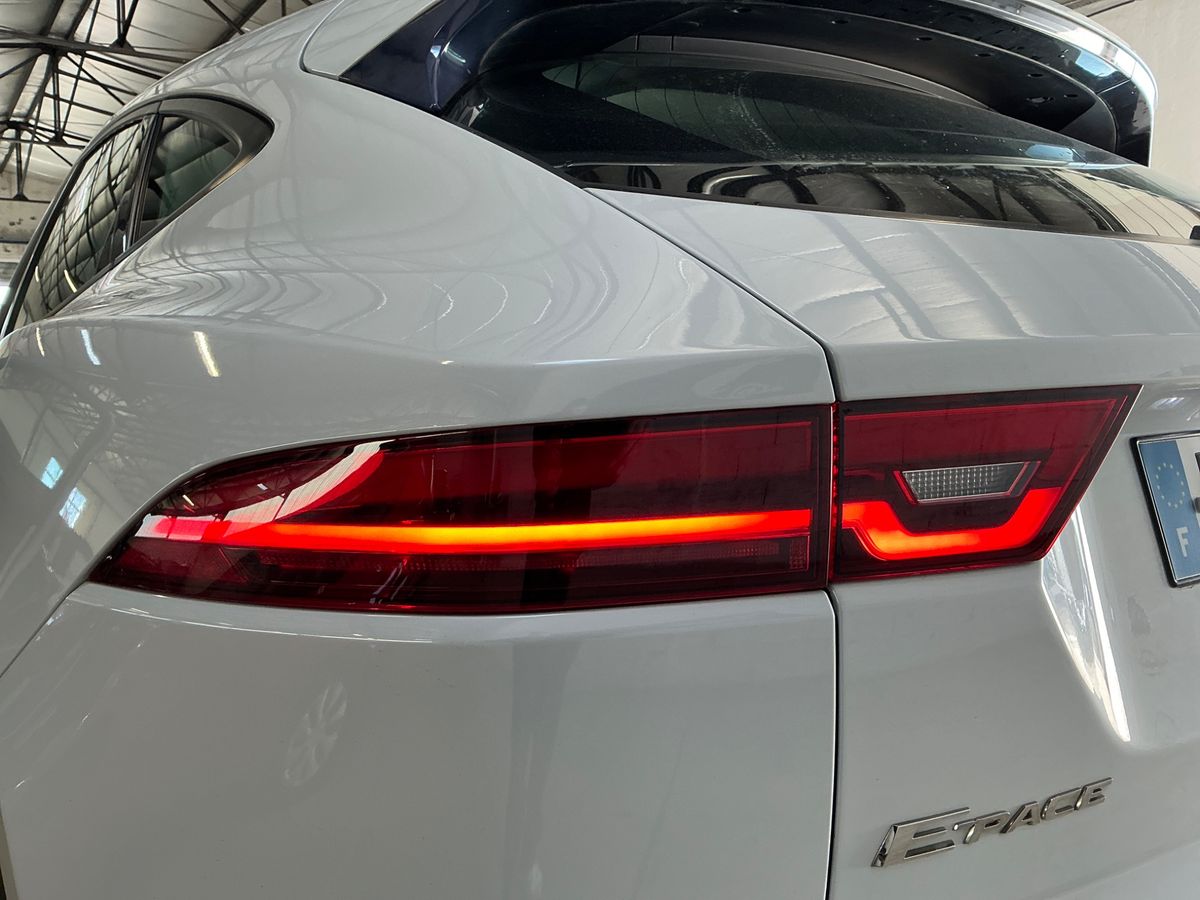 Jaguar E-Pace 2018 — photo 28