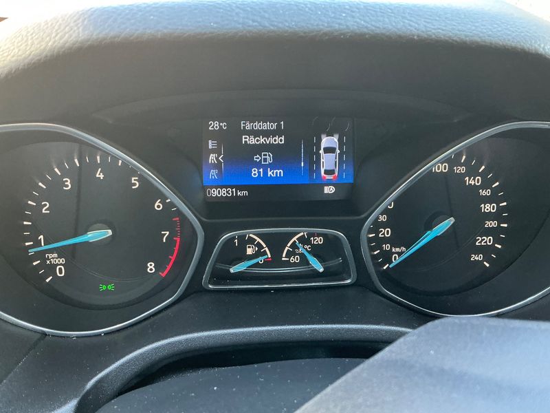 Ford Focus 1.0 EcoBoost Titanium 2015 – снимка 19